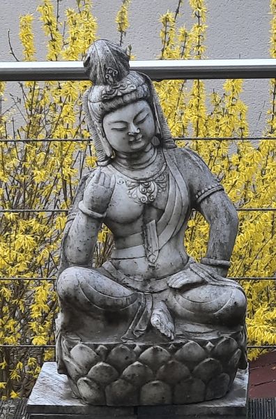 buddha im fruehling buddha im fruehling