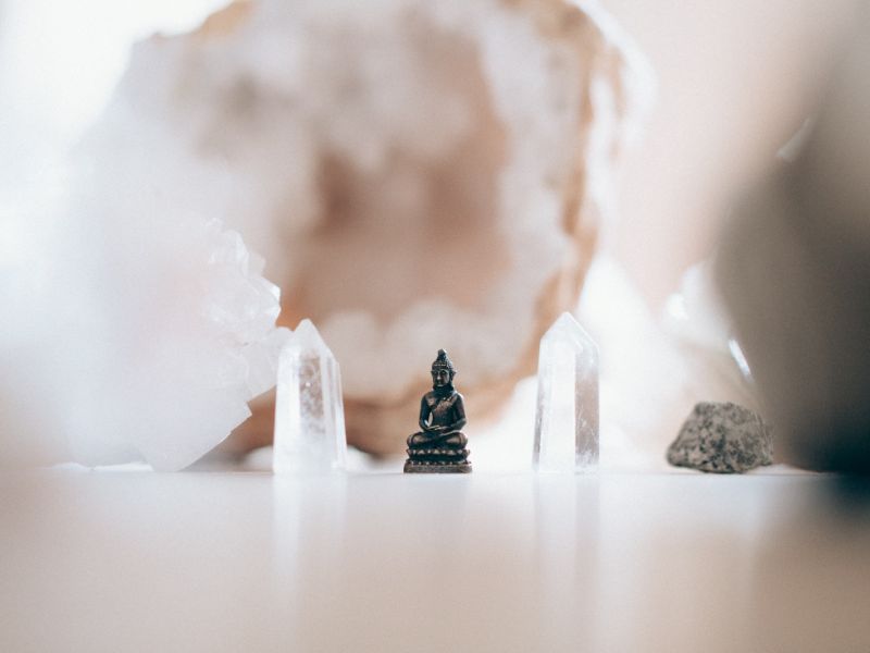 buddha mit bergkristallen buddha mit bergkristallen