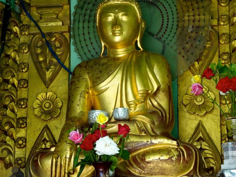 goldener buddha  myanmar goldener buddha  myanmar