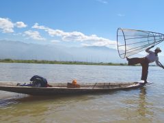 akrobatic auf dem wasser  myanmar akrobatic auf dem wasser  myanmar